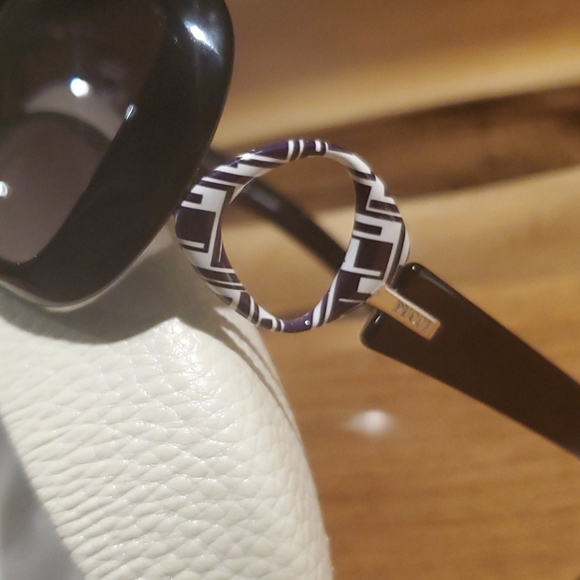 Authentic Emilio Pucci Sunglasses - Picture 2 of 7